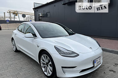Седан Tesla Model 3 2019 в 