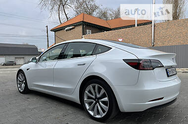 Седан Tesla Model 3 2019 в 