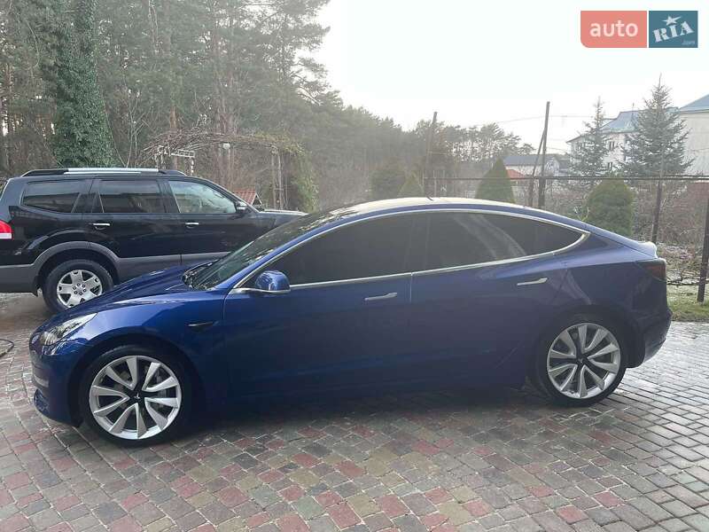 Седан Tesla Model 3 2020 в Львові