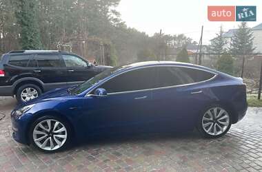 Седан Tesla Model 3 2020 в 