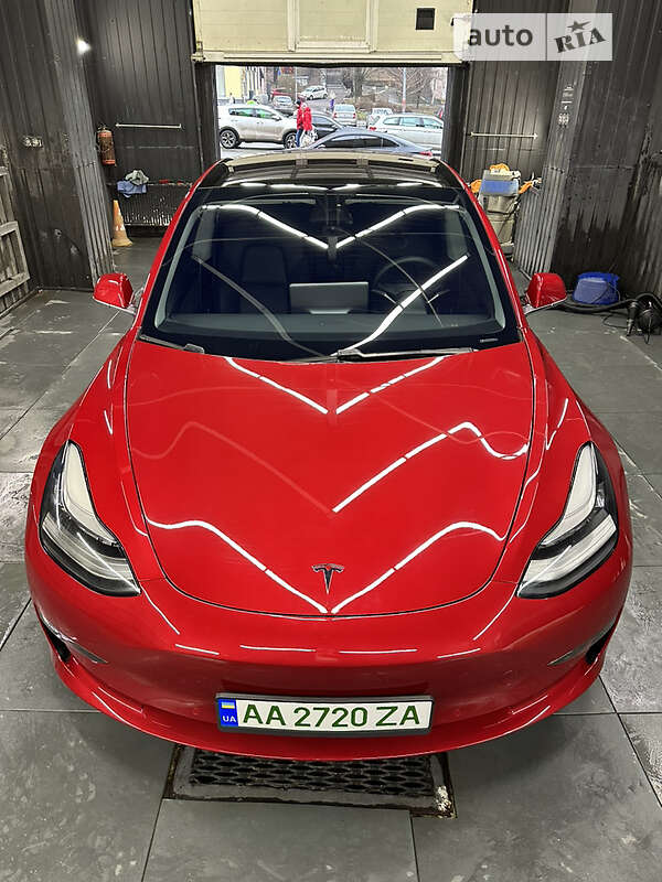 Лифтбек Tesla Model 3 2020 в Киеве