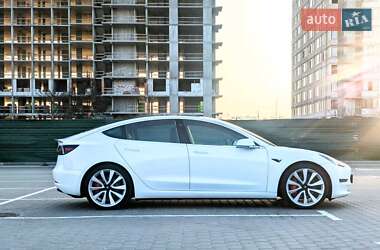Седан Tesla Model 3 2019 в Киеве