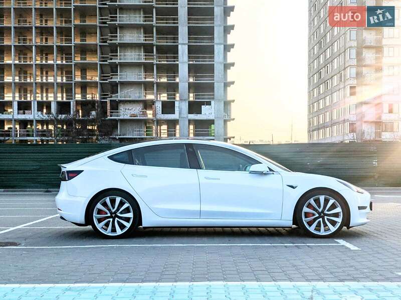 Седан Tesla Model 3 2019 в Киеве