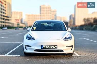 Седан Tesla Model 3 2019 в Киеве
