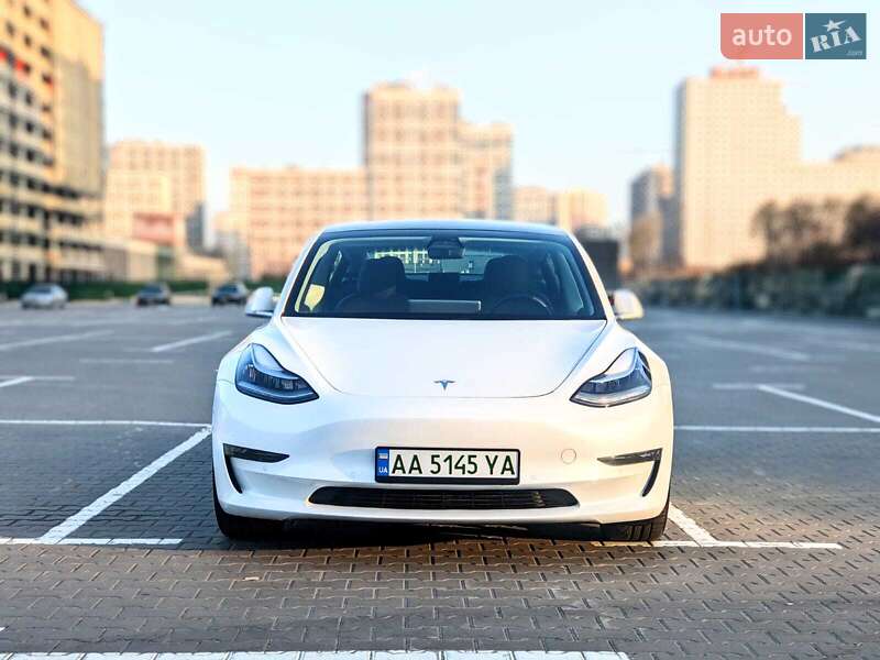 Седан Tesla Model 3 2019 в Киеве