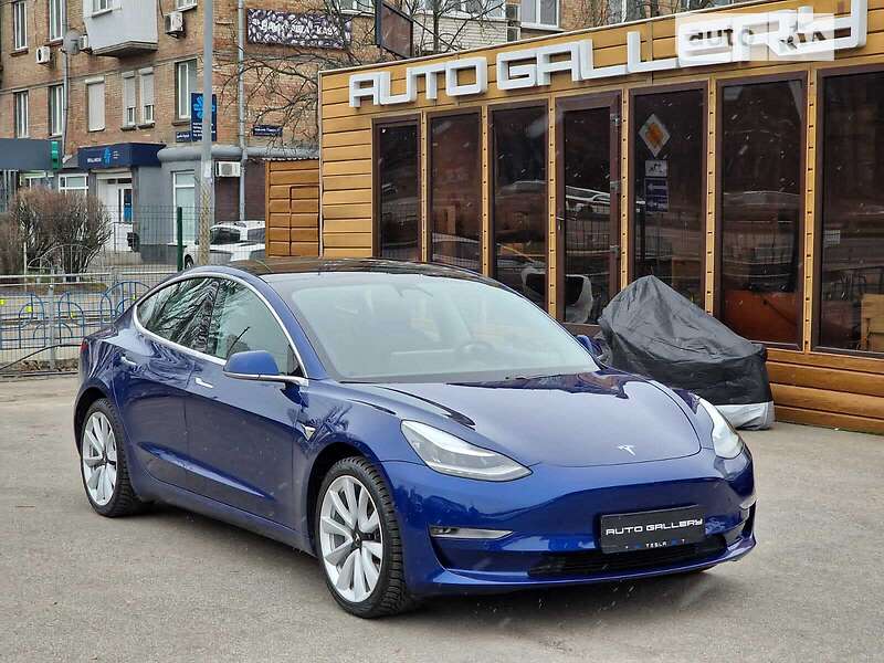 Седан Tesla Model 3 2019 в Киеве