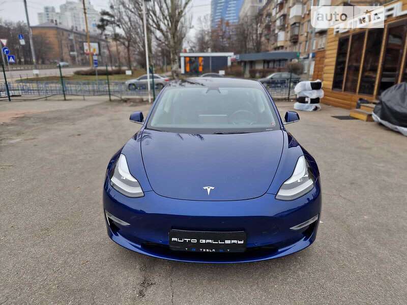 Седан Tesla Model 3 2019 в Киеве
