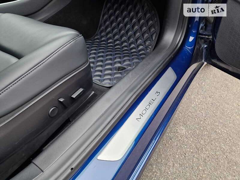 Седан Tesla Model 3 2019 в Киеве