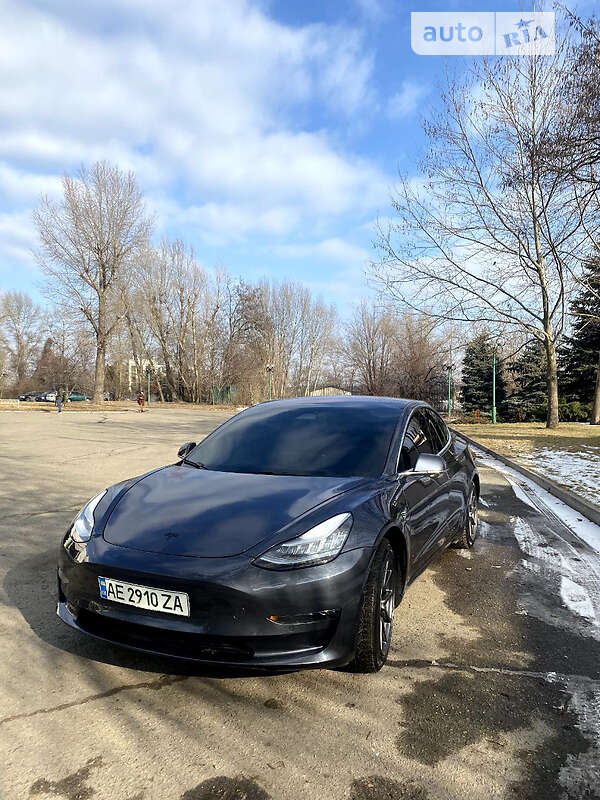 Седан Tesla Model 3 2018 в Дніпрі