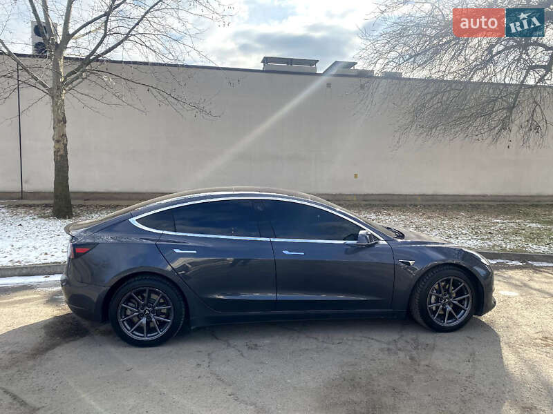 Седан Tesla Model 3 2018 в Дніпрі