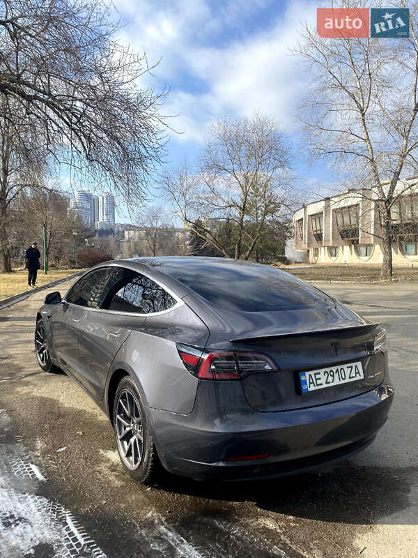Седан Tesla Model 3 2018 в Дніпрі
