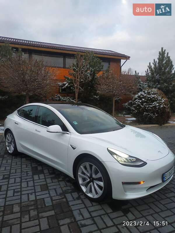 Седан Tesla Model 3 2019 в Кременчуці