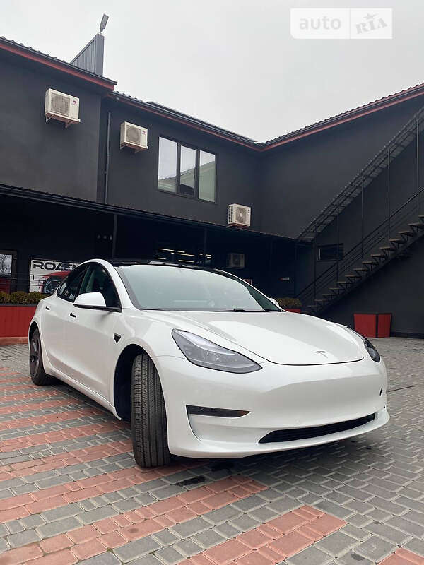 Седан Tesla Model 3 2020 в Одесі