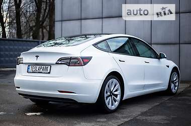 Седан Tesla Model 3 2021 в 