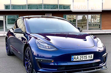 Седан Tesla Model 3 2020 в Києві