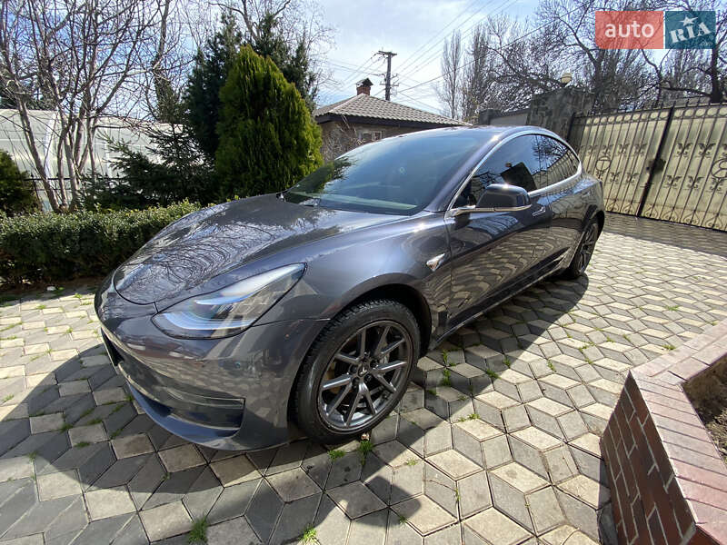Седан Tesla Model 3 2018 в Одесі