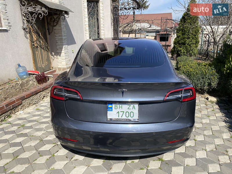 Седан Tesla Model 3 2018 в Одесі
