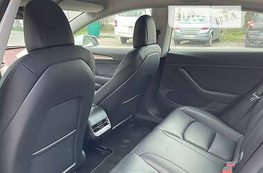 Седан Tesla Model 3 2021 в 