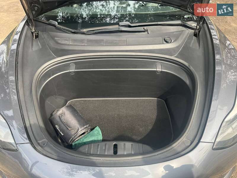 Седан Tesla Model 3 2018 в Києві