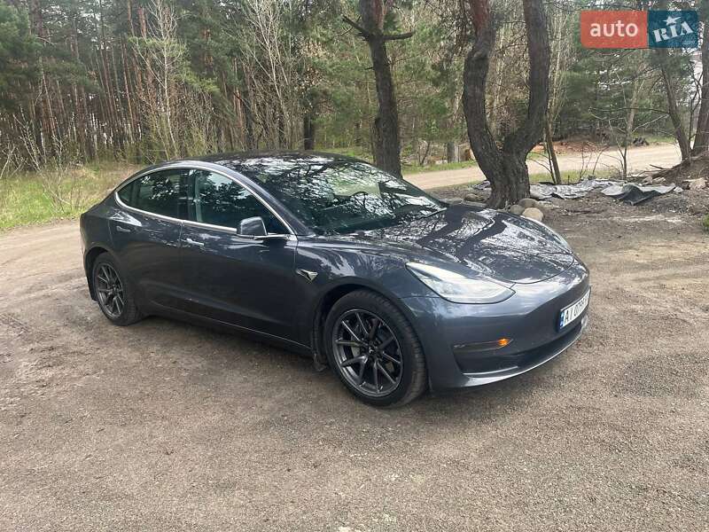 Седан Tesla Model 3 2018 в Києві