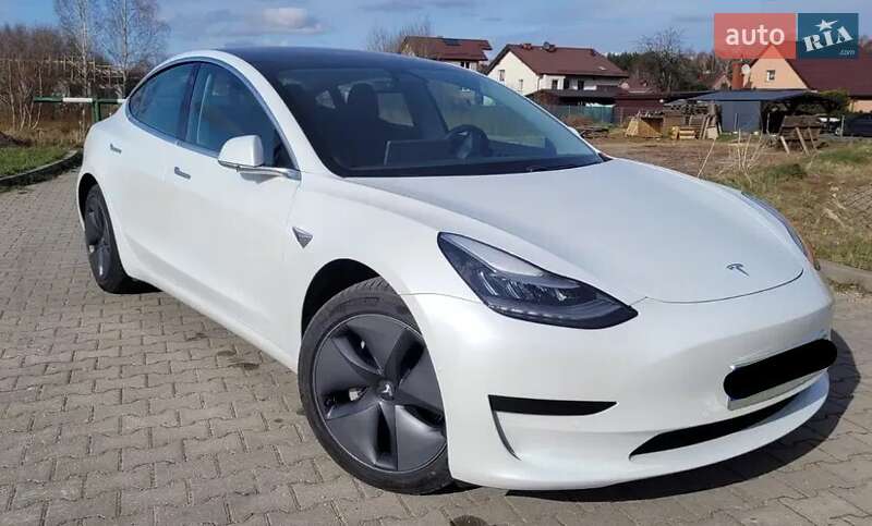 Седан Tesla Model 3 2020 в Львове