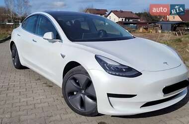 Седан Tesla Model 3 2020 в Львове