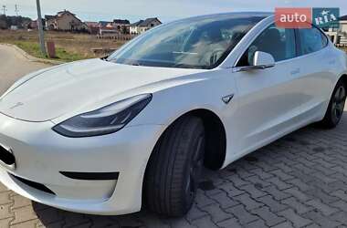 Седан Tesla Model 3 2020 в Львове