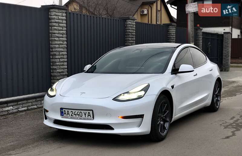 Седан Tesla Model 3 2021 в Киеве