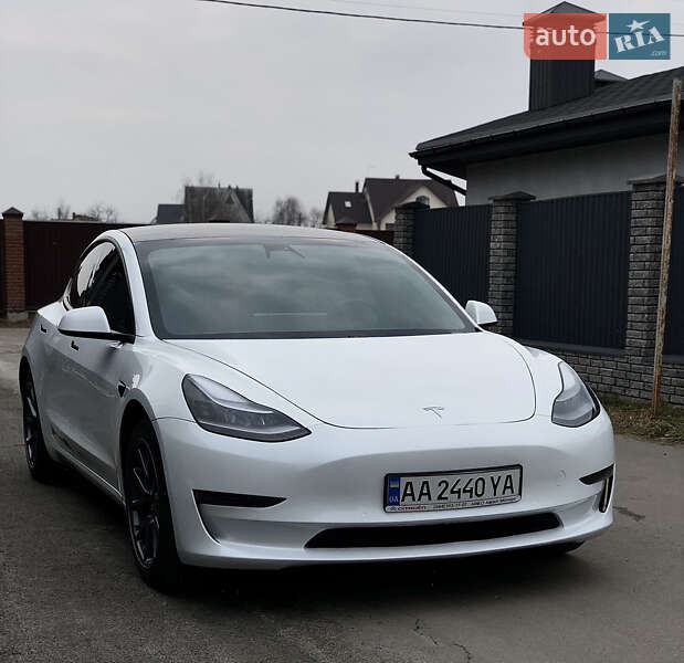 Седан Tesla Model 3 2021 в Киеве