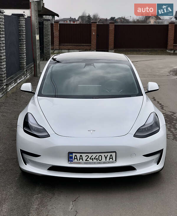Седан Tesla Model 3 2021 в Киеве