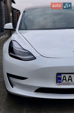 Седан Tesla Model 3 2021 в 