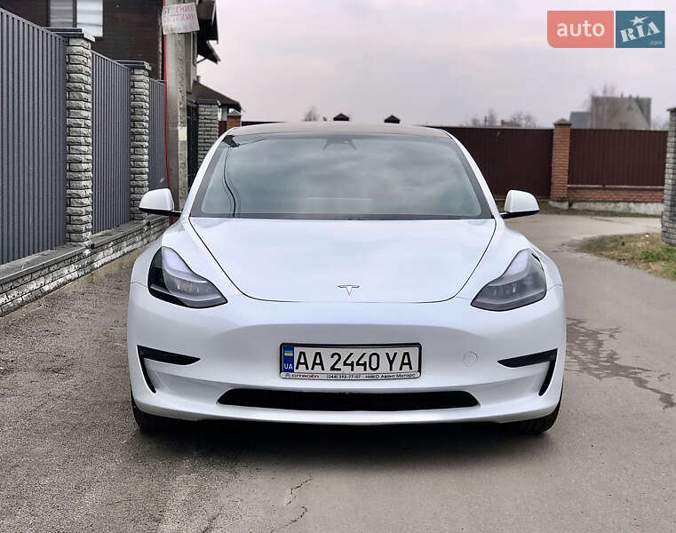 Седан Tesla Model 3 2021 в Киеве