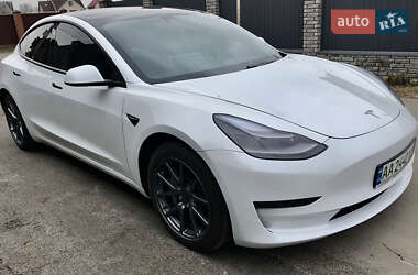 Седан Tesla Model 3 2021 в Киеве
