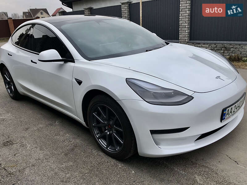 Седан Tesla Model 3 2021 в Киеве