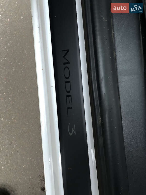 Седан Tesla Model 3 2021 в Киеве