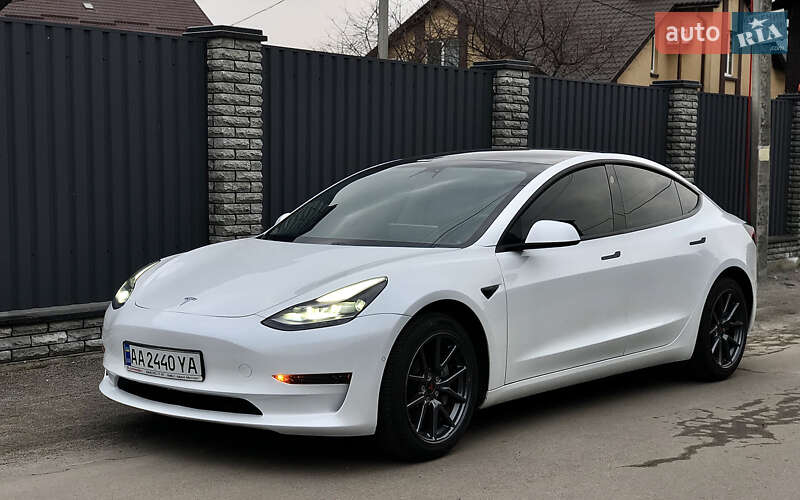 Седан Tesla Model 3 2021 в Киеве