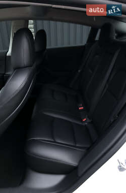 Седан Tesla Model 3 2021 в Киеве