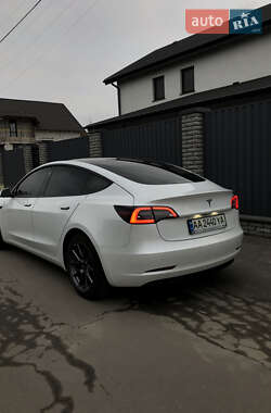Седан Tesla Model 3 2021 в Киеве