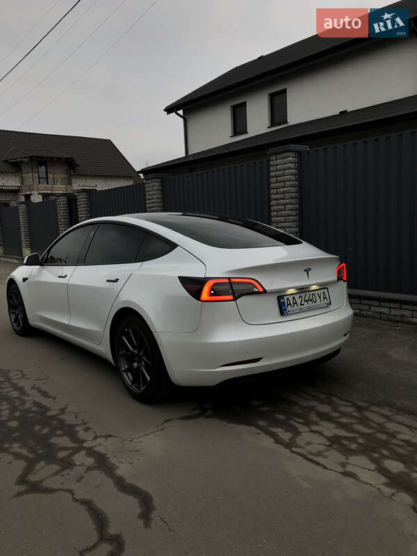 Седан Tesla Model 3 2021 в Киеве