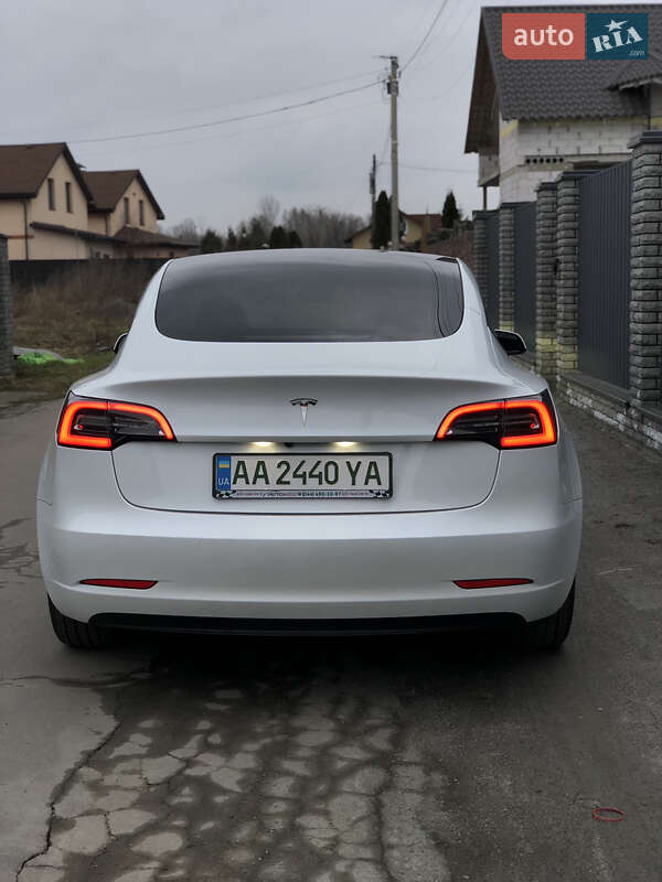Седан Tesla Model 3 2021 в Києві
