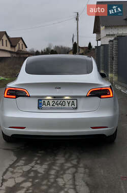 Седан Tesla Model 3 2021 в 