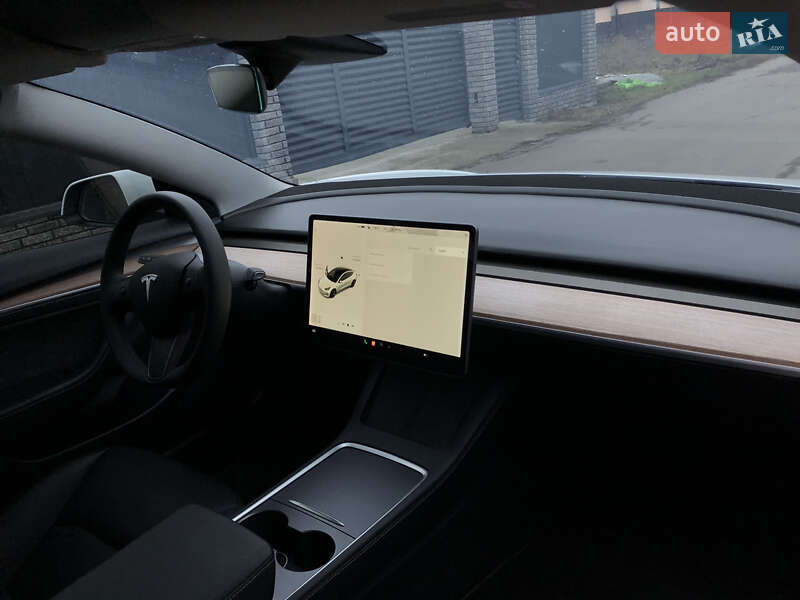 Седан Tesla Model 3 2021 в Киеве