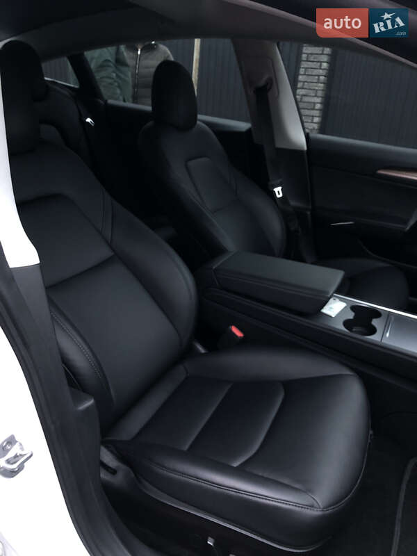 Седан Tesla Model 3 2021 в Киеве