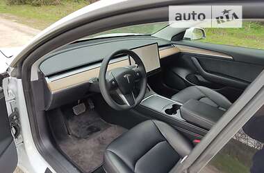 Седан Tesla Model 3 2021 в 