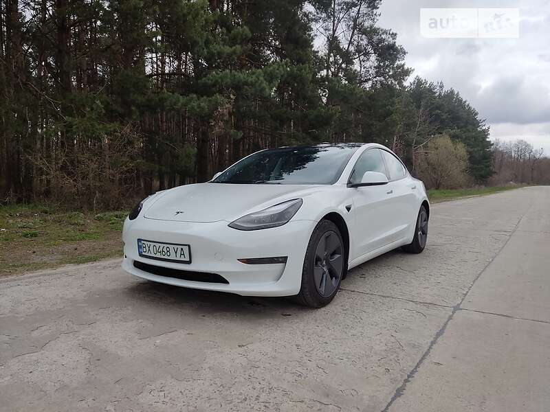 Седан Tesla Model 3 2021 в 