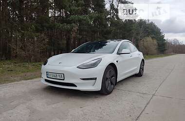 Седан Tesla Model 3 2021 в 