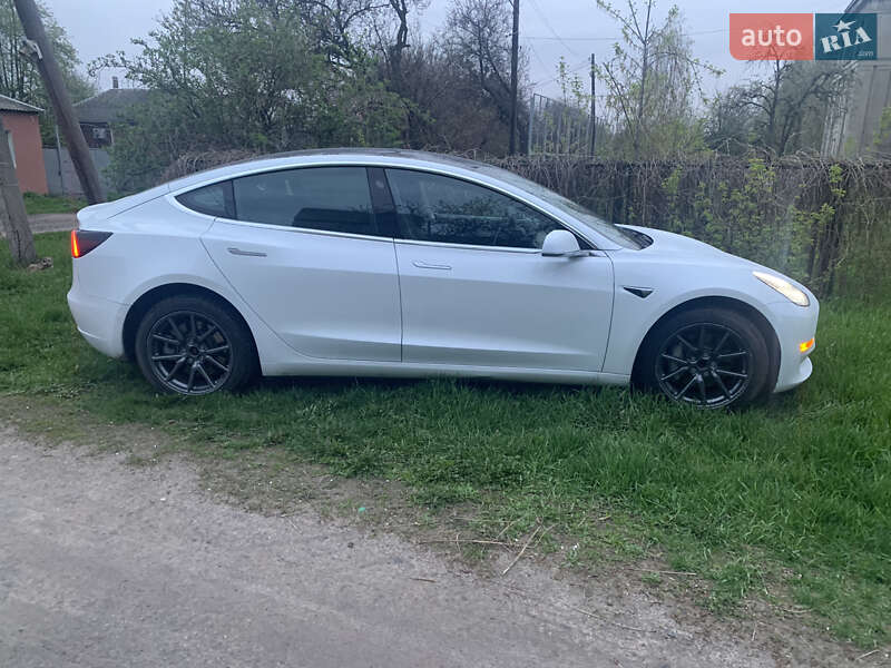 Седан Tesla Model 3 2020 в Харкові