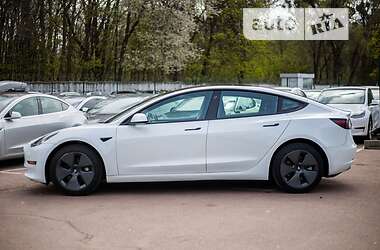 Седан Tesla Model 3 2022 в Киеве