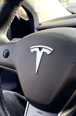 Седан Tesla Model 3 2019 в Харкові