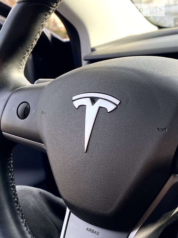 Седан Tesla Model 3 2019 в Харкові